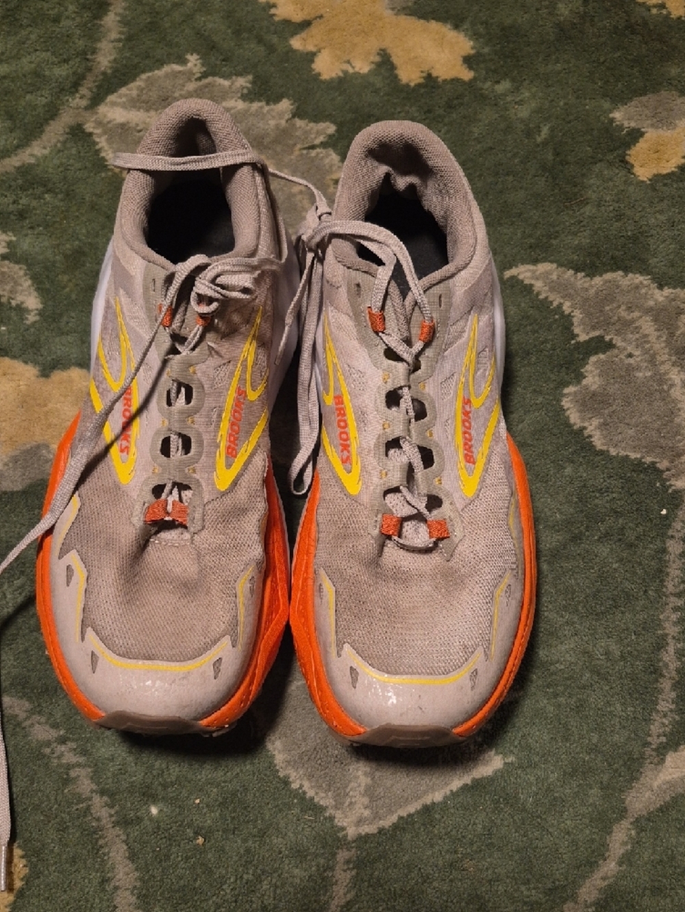 Brooks beige running sneakers with orange and yellow accents - Picture 6 of 7
